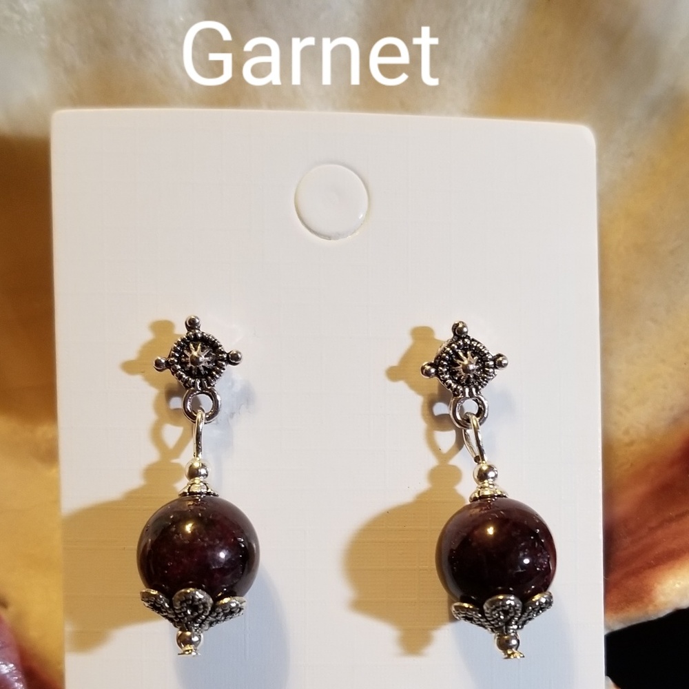 Amethyst Post Style Earrings: Amethyst, Garne…